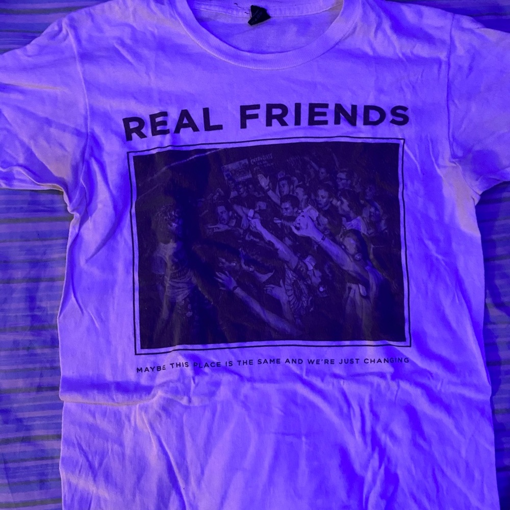 Real friends Live Photo t shirt